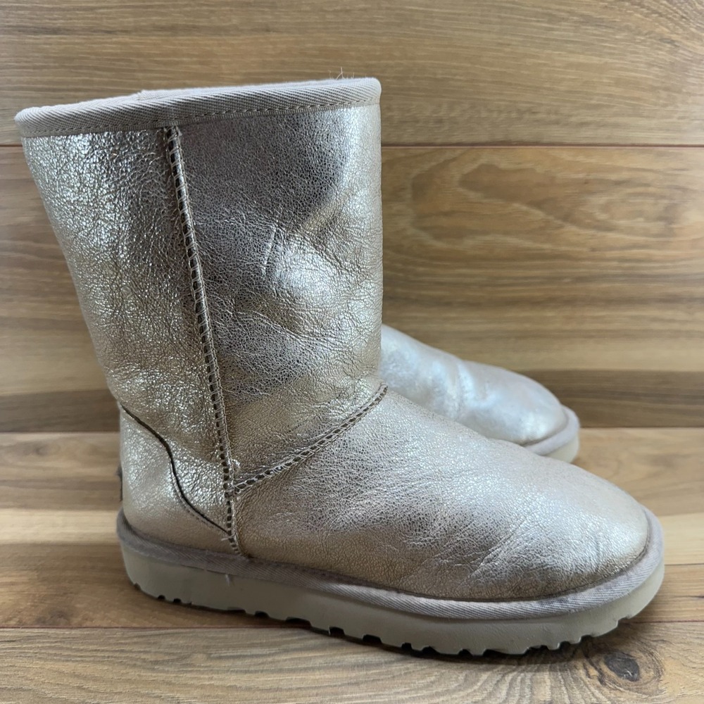 UGG Classic Short Boots Womens 6 Gold Leather Shearling Fur Lined